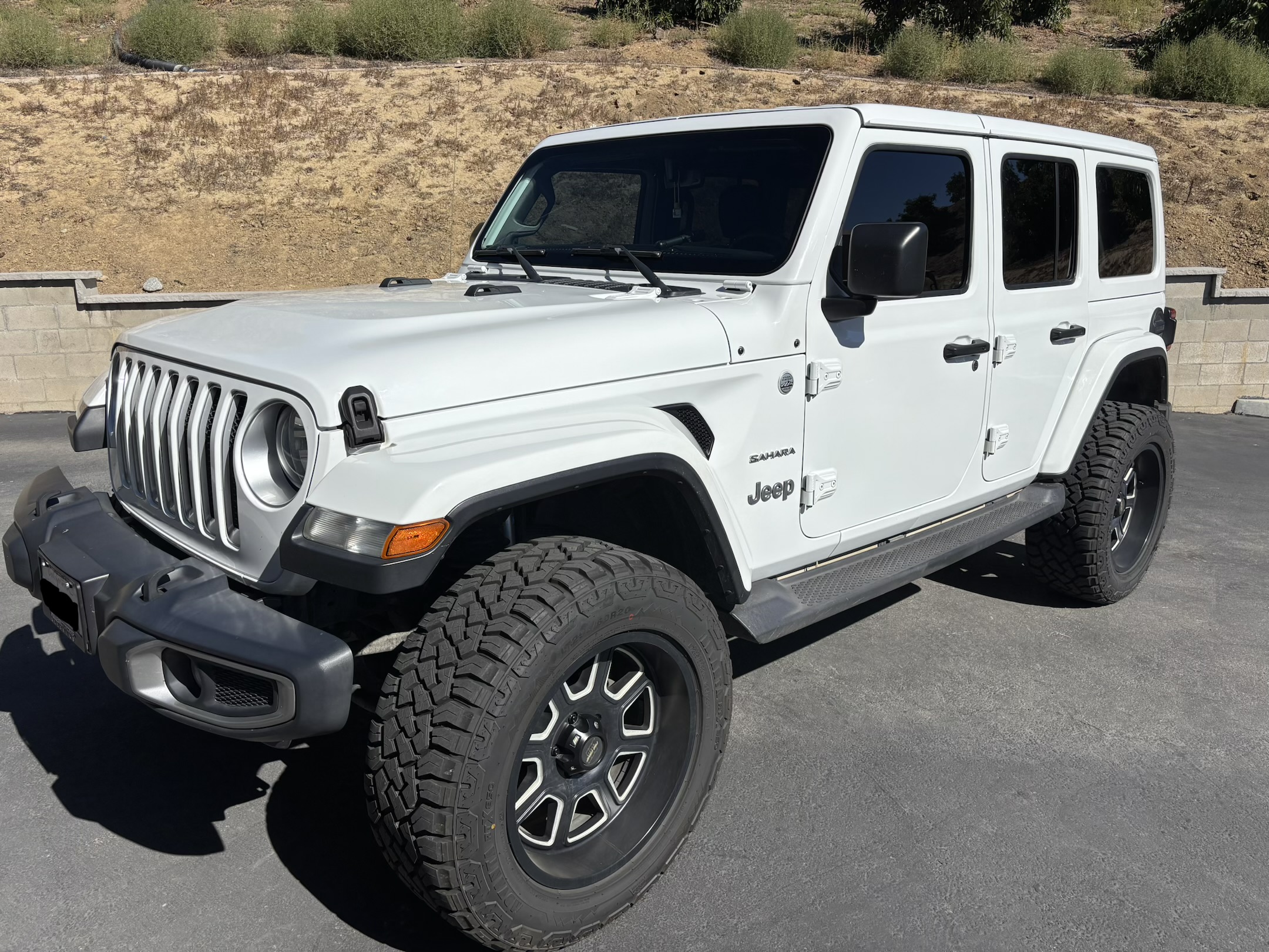 Used 2018 Jeep Wrangler Unlimited Sahara w/ Dual Top Group AWD/4WD image 2