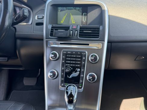 Used 2016 Volvo XC60 T5 Premier w/ Proximity Package image 12