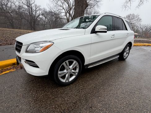 Used 2015 Mercedes-Benz ML 350 ML 350 4MATIC Sport Utility 4D image 1