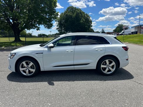 Used 2019 Audi e-tron Premium Plus image 2