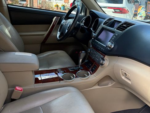 Used 2012 Toyota Highlander Limited image 4