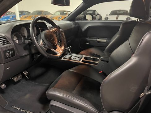 Used 2012 Dodge Challenger SRT8 w/ Premium Sound Group image 11
