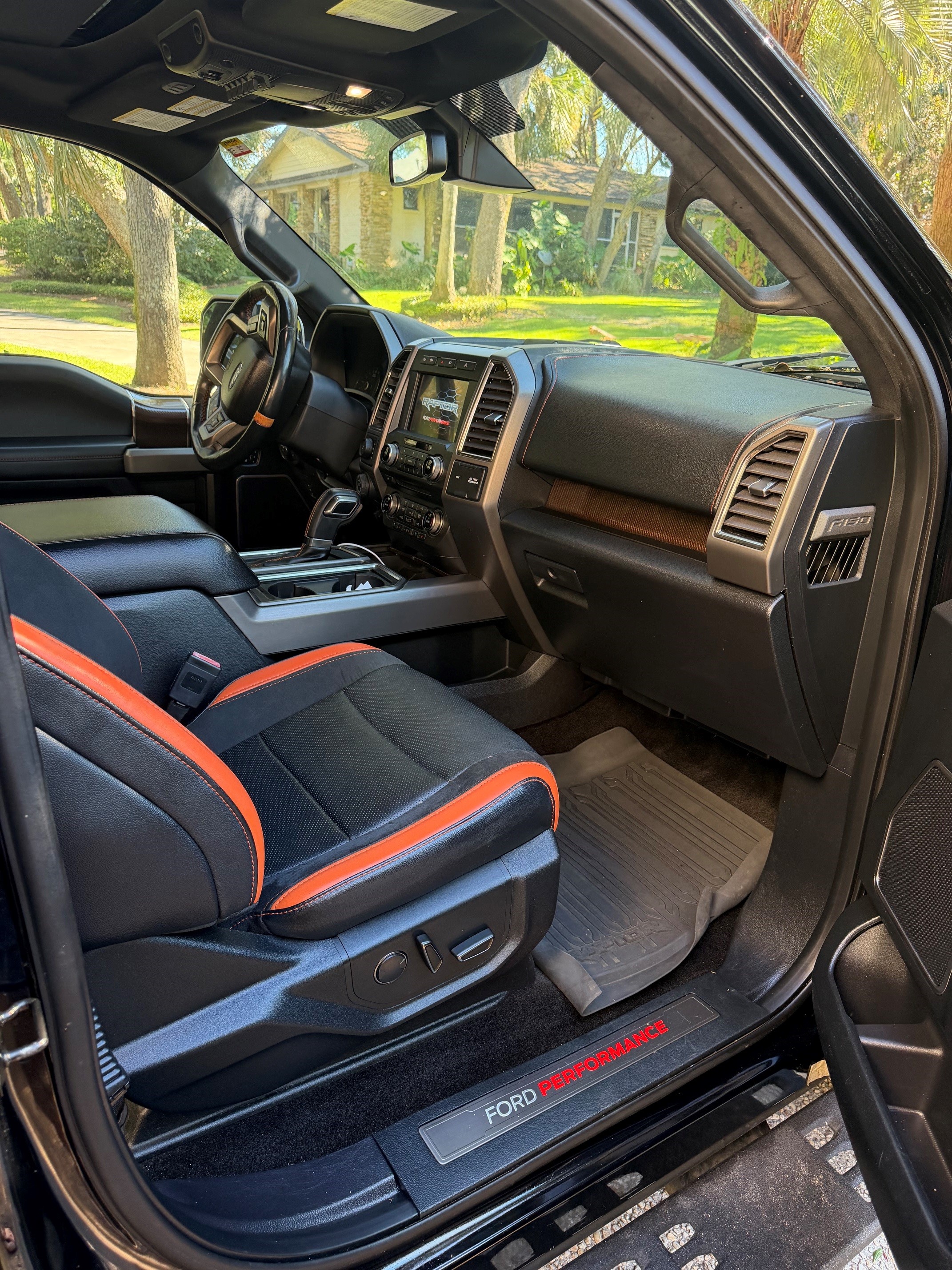 Used 2018 Ford F150 Raptor w/ Equipment Group 802A Luxury AWD/4WD image 16