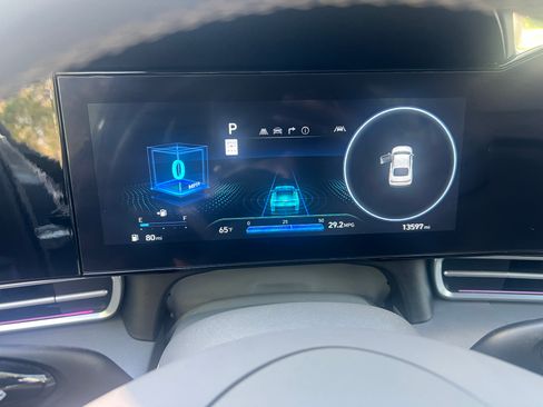 Used 2024 Hyundai Elantra SEL w/ Convenience Package image 8