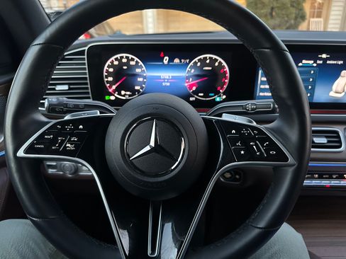 Used 2025 Mercedes-Benz GLS 450 4MATIC image 19