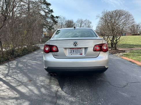 Used 2010 Volkswagen Jetta Wolfsburg Edition image 2