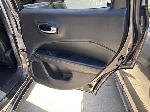 Used 2019 Jeep Compass Latitude w/ Popular Equipment Group FWD image 20