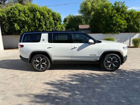 Used 2023 Rivian R1S Adventure image 4
