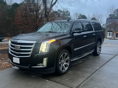 Used 2016 Cadillac Escalade ESV Luxury image 5