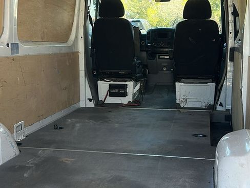 Used 2015 Mercedes-Benz Sprinter 2500 image 11