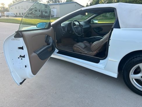 Used 1995 Pontiac Firebird Trans Am RWD image 18