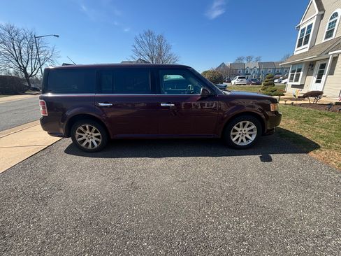 Used 2011 Ford Flex SEL image 2