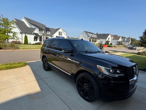 Used 2023 Lincoln Navigator Reserve image 10