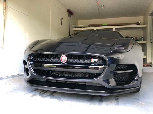 Used 2019 Jaguar F-TYPE R image 11