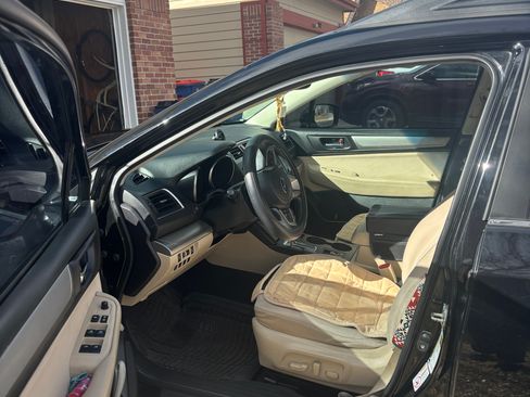 Used 2017 Subaru Outback 2.5i Premium image 5