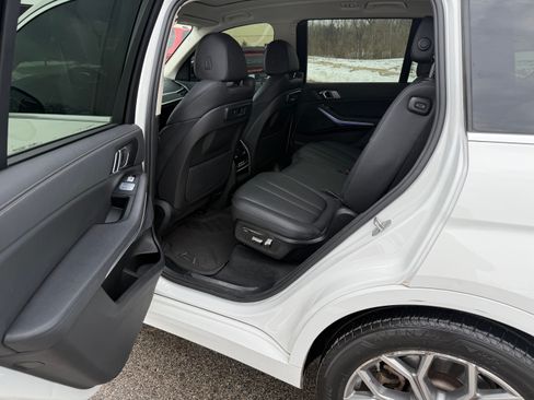 Used 2022 BMW X7 xDrive40i w/ Premium Package image 6