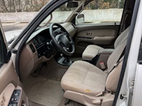 Used 2000 Toyota 4Runner SR5 image 9