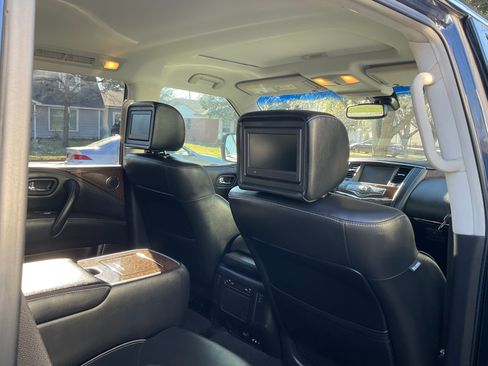 Used 2017 INFINITI QX80 2WD w/ Driver Assistance Package image 11