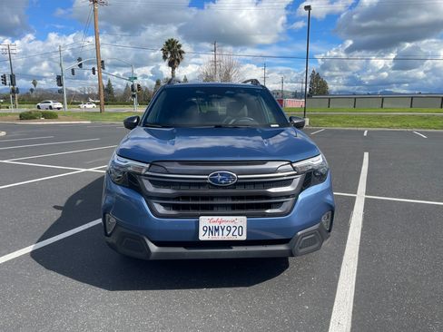 Used 2025 Subaru Forester Premium w/ Convenience Package #1 image 4