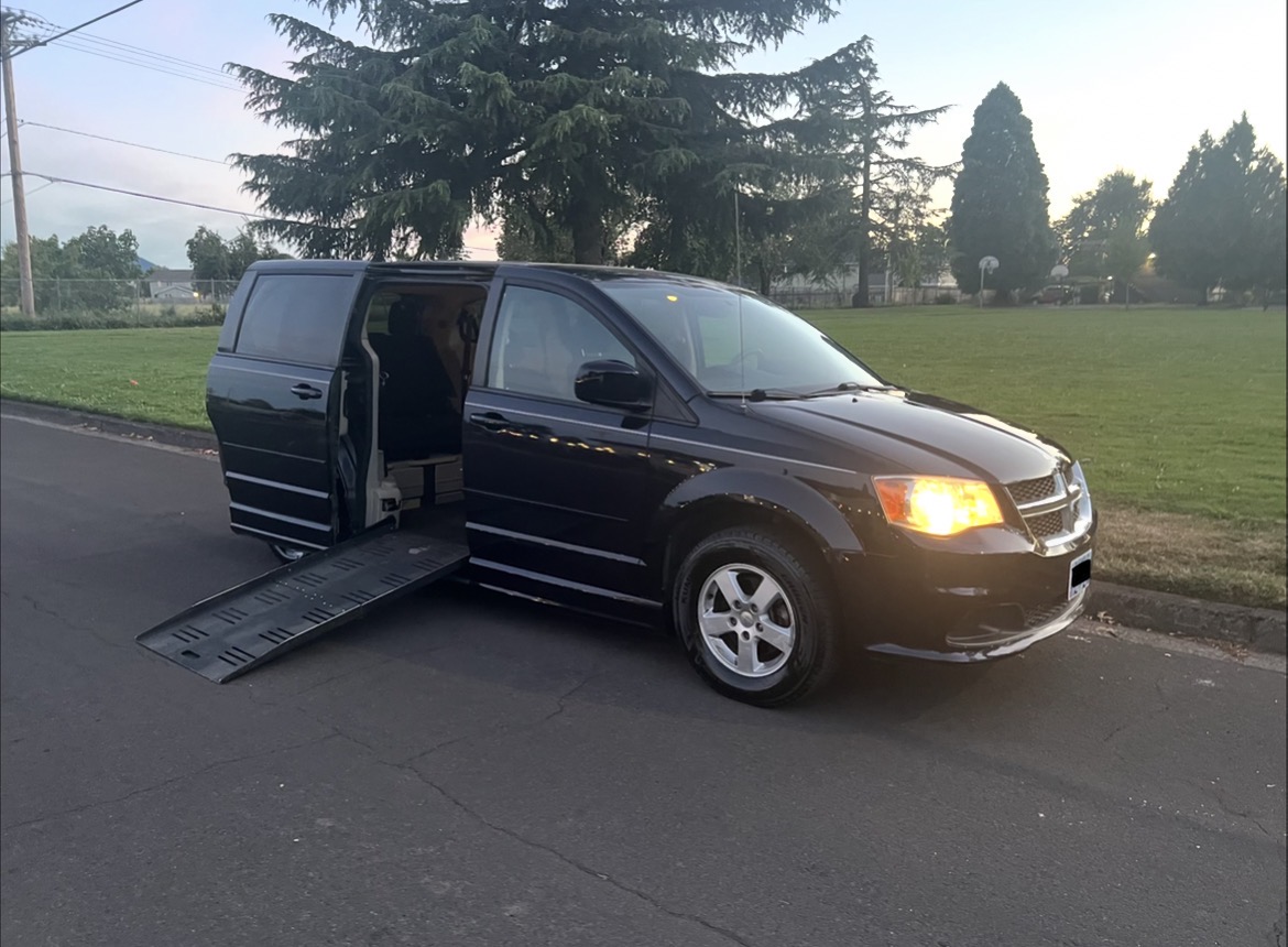 Used 2011 Dodge Grand Caravan Mainstreet w/ PWR Convenience Group FWD image 21