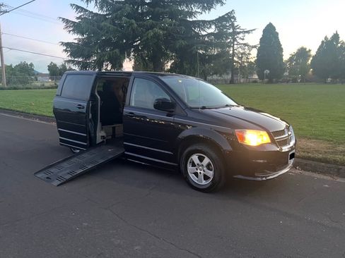 Used 2011 Dodge Grand Caravan Mainstreet w/ PWR Convenience Group FWD image 21