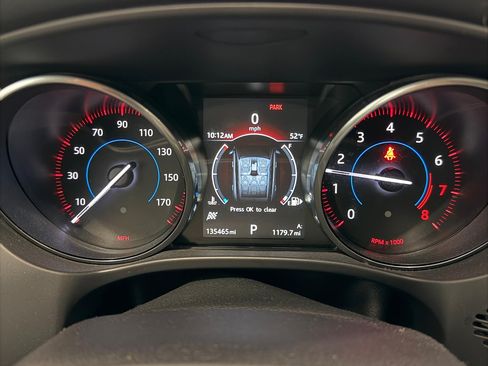 Used 2017 Jaguar F-PACE R-Sport image 11