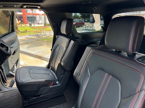 Used 2024 Ford Expedition Limited image 9