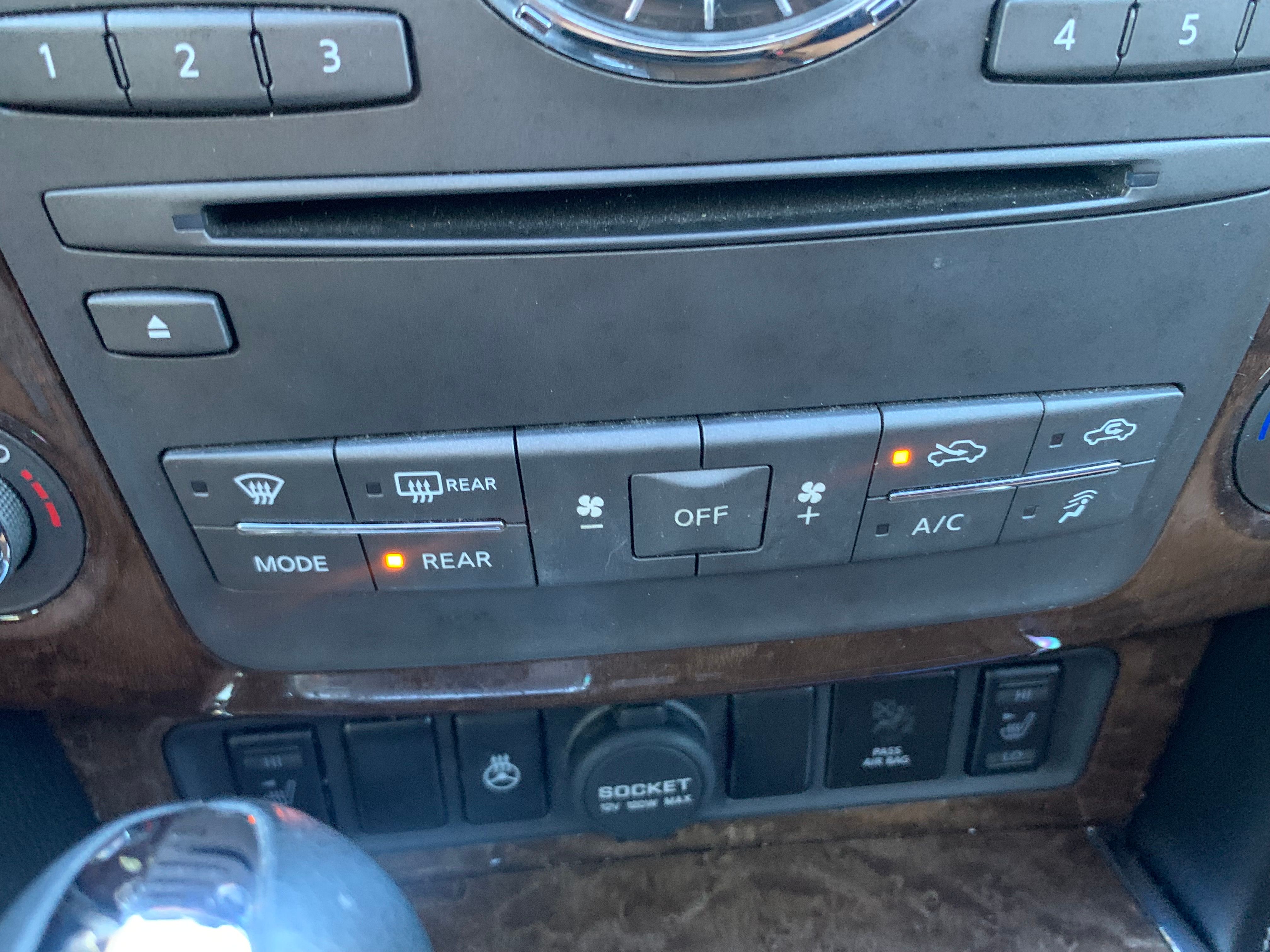 Used 2016 INFINITI QX80 4WD w/ Signature Edition Package image 13