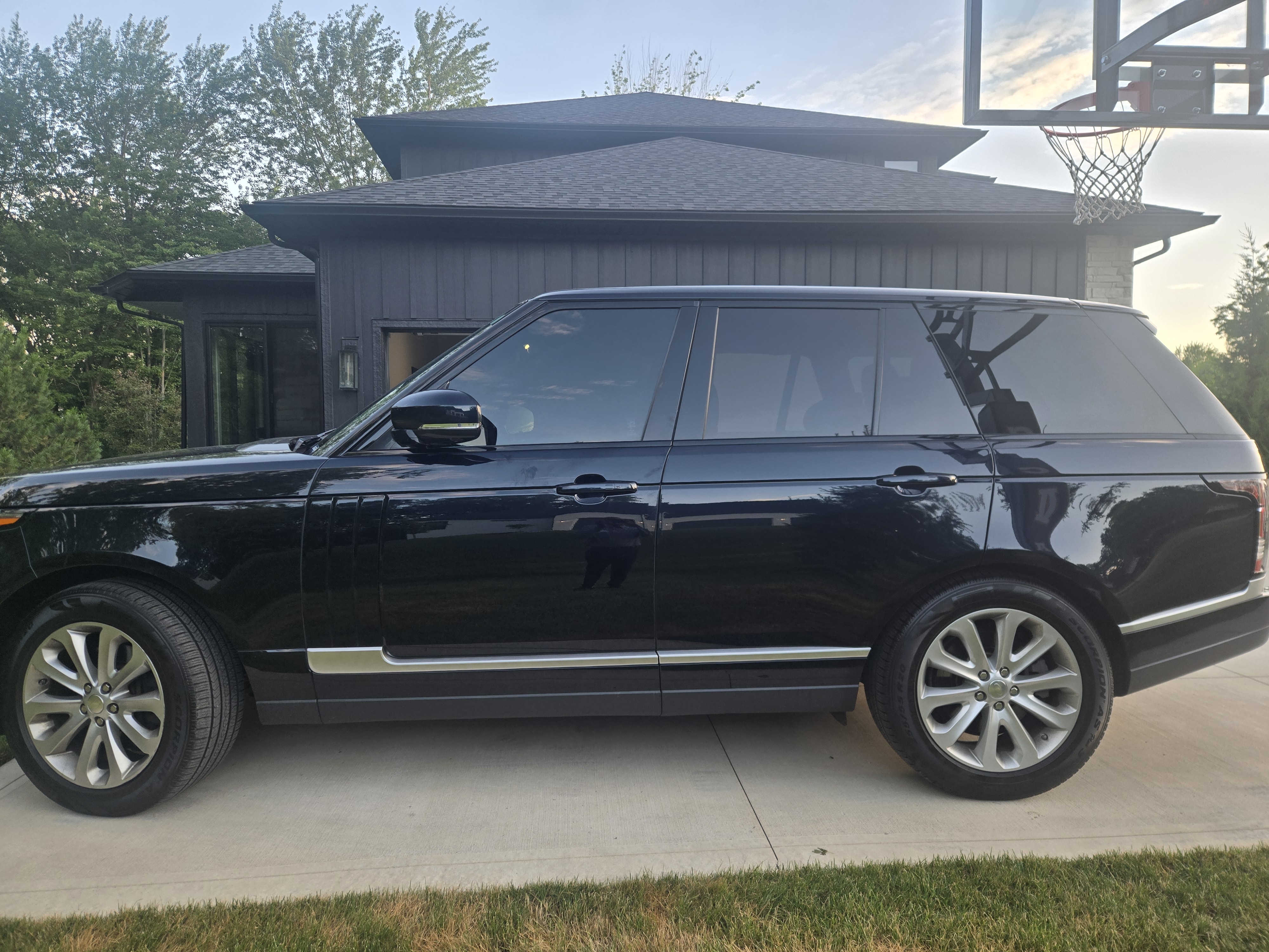 Used 2014 Land Rover Range Rover HSE AWD/4WD image 3