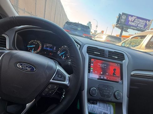 Used 2013 Ford Fusion SE image 9