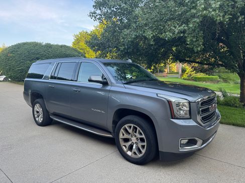 Used 2019 GMC Yukon XL SLT AWD/4WD image 4