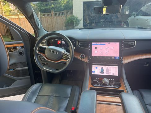 Used 2023 Jeep Grand Wagoneer Series II w/ Premium Group II AWD/4WD image 14
