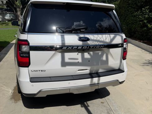 Used 2018 Ford Expedition Max Limited w/ Equipment Group 301A RWD image 9