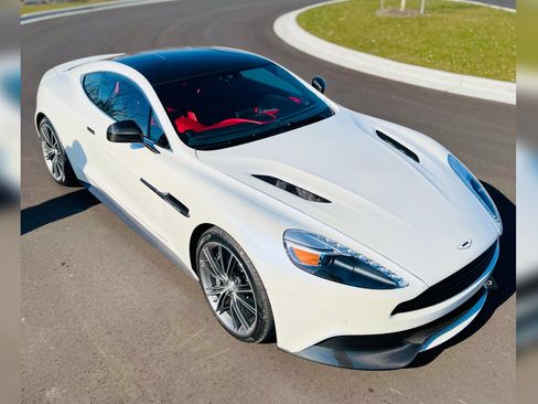 Used 2014 Aston Martin Vanquish Coupe image 22