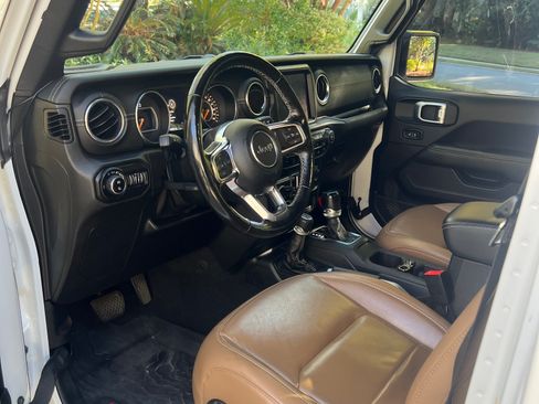 Used 2020 Jeep Gladiator Overland image 5