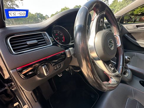 Used 2017 Volkswagen Jetta GLI FWD image 19