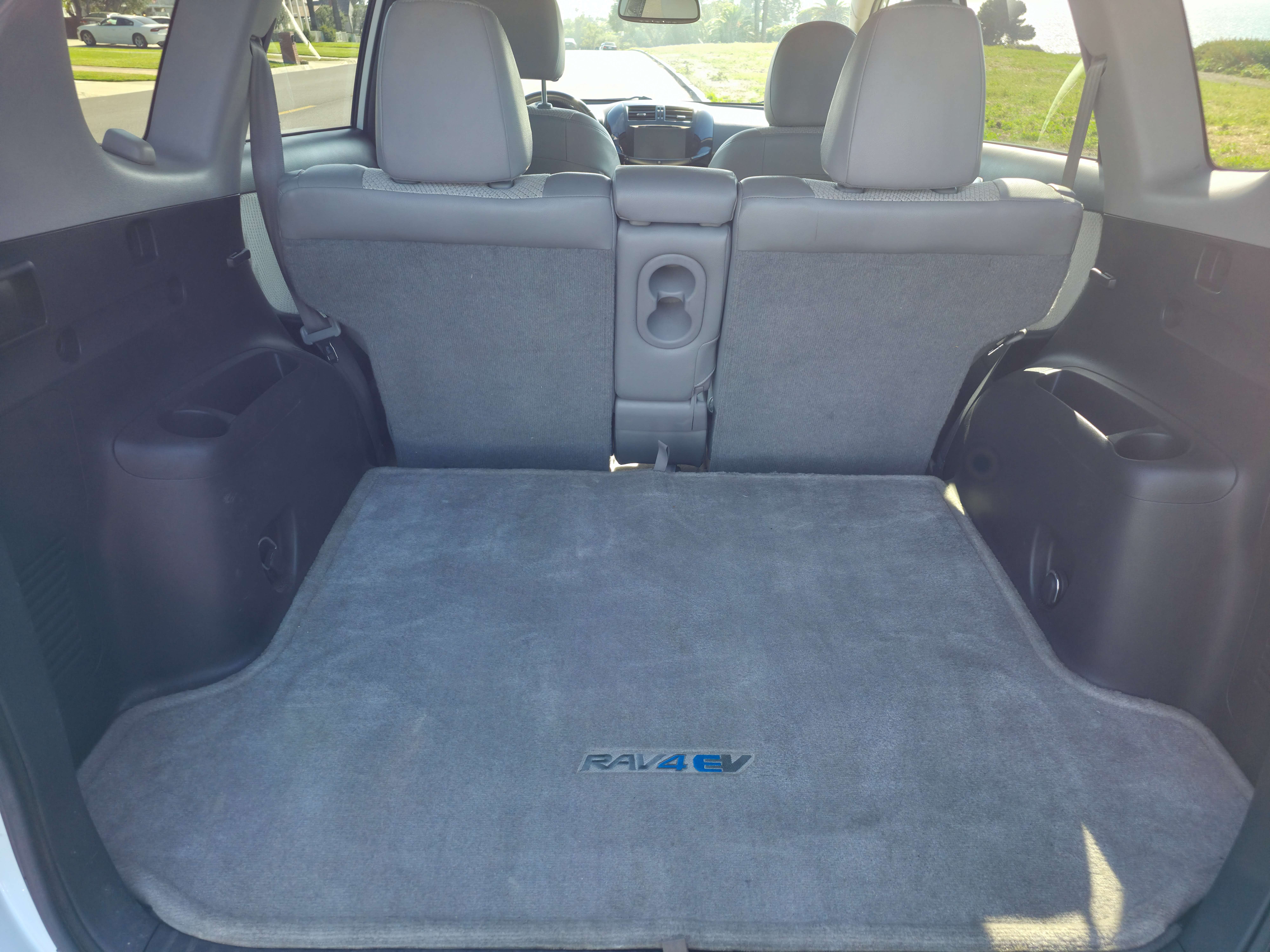 Used 2013 Toyota RAV4 EV FWD image 19