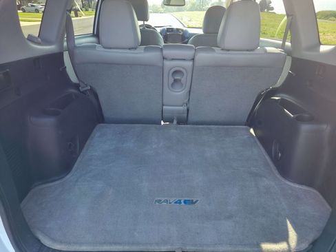 Used 2013 Toyota RAV4 EV image 19