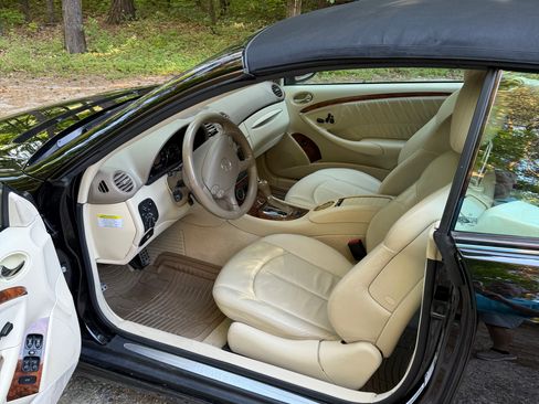 Used 2008 Mercedes-Benz CLK 550 Cabriolet image 9