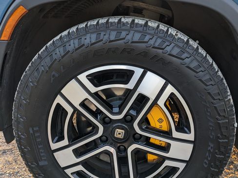 Used 2022 Rivian R1T Adventure image 10