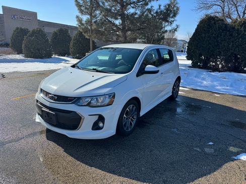Used 2019 Chevrolet Sonic LT w/ Convenience Package image 2