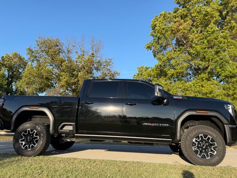 Used 2025 GMC Sierra 2500 AT4X image 4