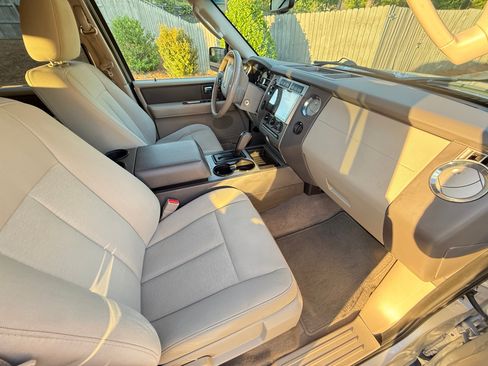 Used 2014 Ford Expedition XLT AWD/4WD image 10
