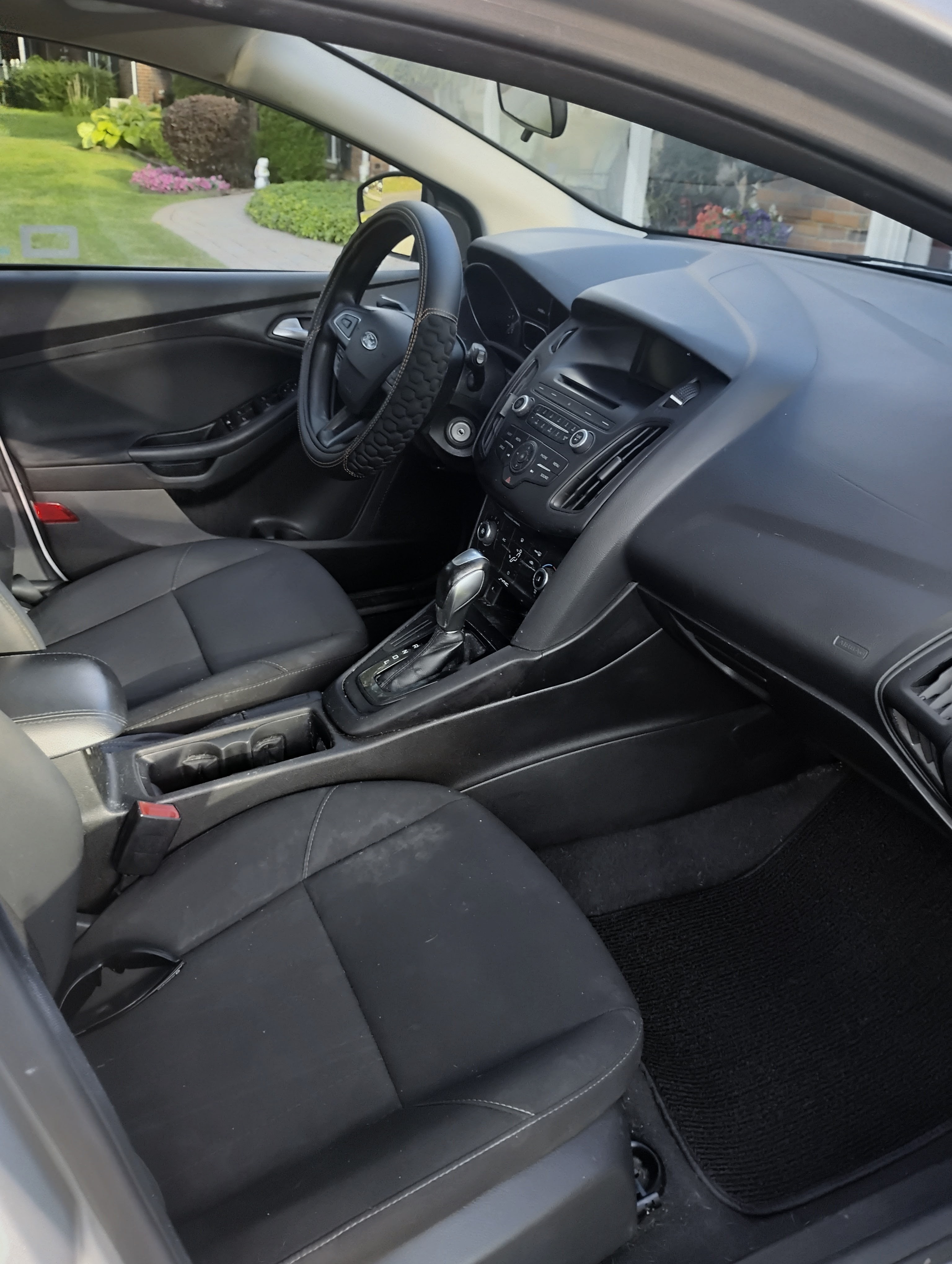 Used 2016 Ford Focus SE FWD image 9