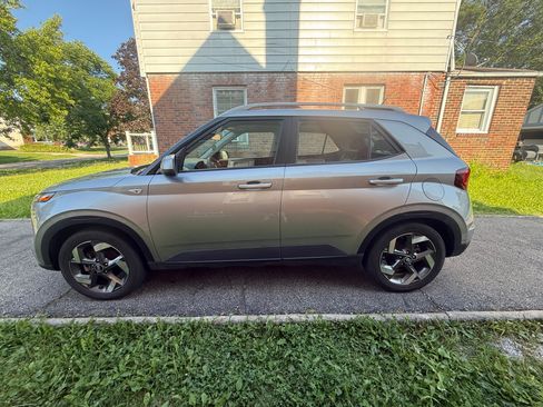 Used 2023 Hyundai Venue SEL w/ Cargo Package FWD image 6