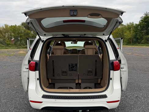 Used 2015 Kia Sedona LX w/ LX Convenience Package FWD image 10