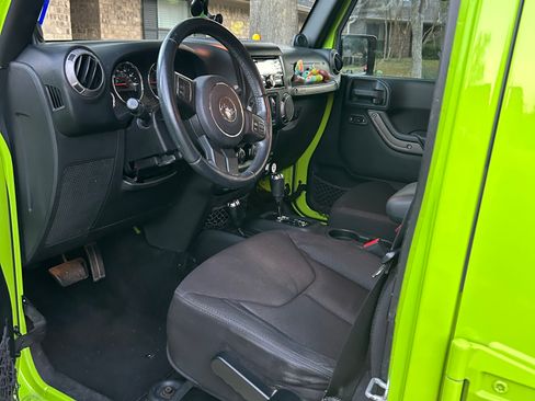 Used 2013 Jeep Wrangler Unlimited Sport image 8