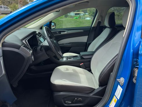 Used 2020 Ford Fusion SE w/ Equipment Group 151A image 21