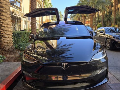 Used 2024 Tesla Model X AWD/4WD image 1