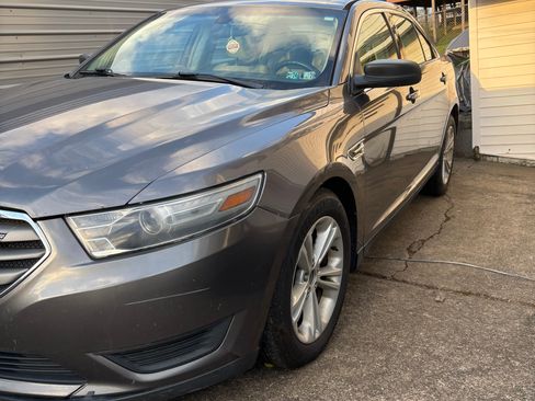 Used 2014 Ford Taurus SE image 6